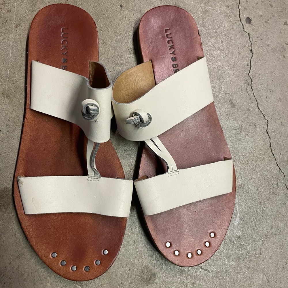 Lucky Women’s Anlissa Flat Sandal. Size 6.5